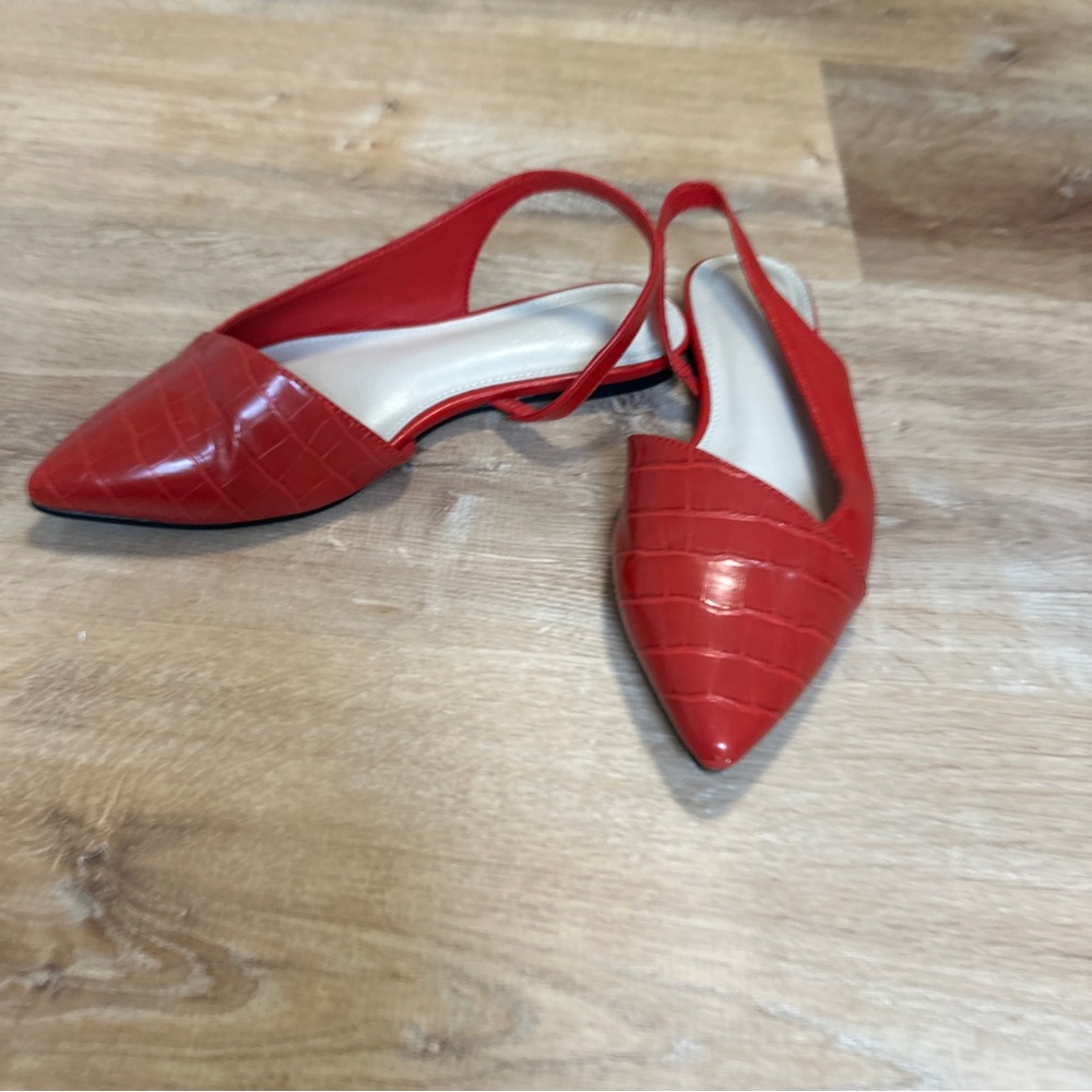 Women's Red Pointed Slingback Flats by - Picture 5 of 6